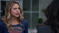 Supergirl discutindo com Imra