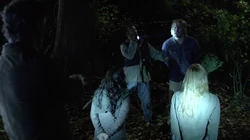 Ivo obliga a Oliver a elegir entre salvar la vida de Sara o la de Shado.