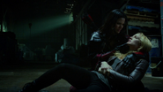 Nyssa al Ghul holds a poisoned Sara Lance
