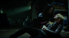 Nyssa al Ghul holds a poisoned Sara Lance
