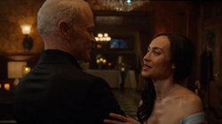 Nora dançando com Damien