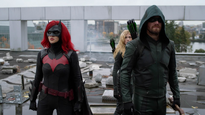 Green Arrow, Mia Smoak and Batwoman fighting to save Earth-38