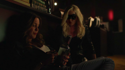 Canary helps Laurel keep her sobriety