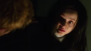 Constantine odprawia egzorcyzm na Emily w Star City (2).png (821 KB)