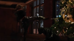Thea lutando contra o Arqueiro