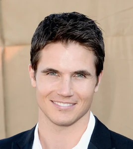 Robbie Amell