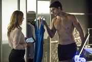 Ustv-arrow-draw-back-your-bow-felicity-ray-skin-naked