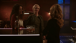 Mia and Dinah agree to keep working with Laurel as vigilantes