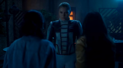 Sunshine confrontando Allegra e Lydia