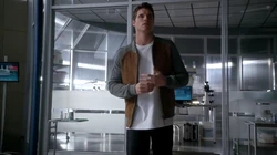 1x13 - Firestorm en STAR Labs