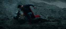 Superman enfrentando Luthor