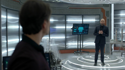 Lex imprisoned on the Waverider