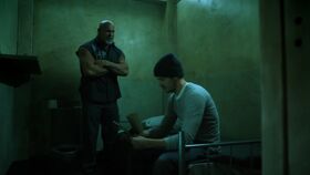 Barry junto a David Ratchet en Iron Heights.