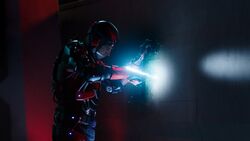 Atom repara la Waverider.