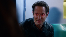 Lightning flickering in Eobard's eyes