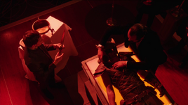 Vandal Savage recoge la sangre de Carter Hall