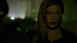 Black Siren confronted by Green Arrow