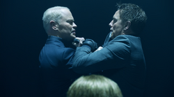 Damien e Malcolm lutando