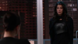 Rhea visitando Lena e explicando sua origem.