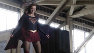 Supergirl traning with other heroes (3)