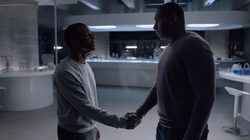 J'onn e Malefic se perdoam