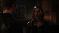 Earth-2 Laurel confronts Hunter