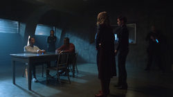 Superamigos interrogando Malefic