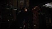 Vandal Savage fight Team Heroes in Queen loft (3)