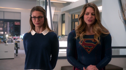 Kara e Supergirl