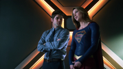 Supergirl and Winn in D.E.O (1)