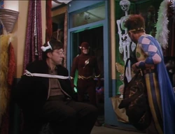 Flash confrontando o Trickster.