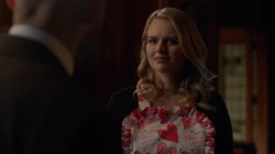 Eve ouvindo Lex dizer a verdade.