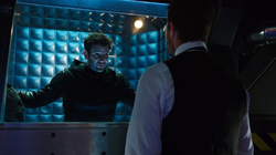 Tommy da Terra-X conversando com Oliver