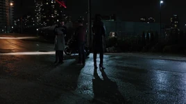 Thea, Roy e Nyssa saindo de Star City