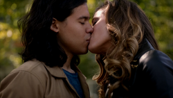 Lisa kisses Cisco