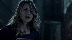 Supergirl depois de se libertar do domínio mental dos Dominadores