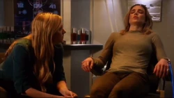 Ava conversando com Sara em coma.