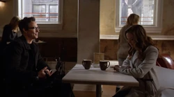 Caitlin e Wells no Jitters