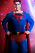 Первый взгляд на Брэндона Рута в роли Супермена.