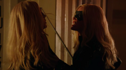 Laurel hallucinates fighting Sara