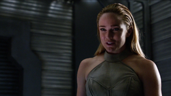 Sara Lance inspirando as Lendas