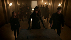 Thea, Talia, Oliver and the Thanatos Guild at the tomb of Al-Fatih