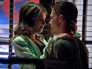 Thea-queen-willa-holland-and-roy-harper-colton-haynes-1065787-1280x0.jpg