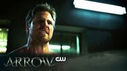 Arrow Inside Arrow Kapiushon The CW