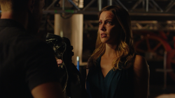 Laurel asks Oliver to teach her