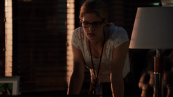 Felicity talking to Oliver's photo