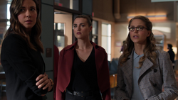 Sam talks with Kara and Lena at the hospital