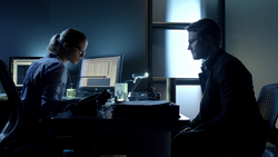 Felicity analyzes one of the Dark Archer's arrows.