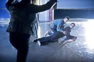 Флэш 1x07 Барри, Уэллс, Фарук.jpg (104 КБ)