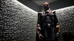 Novu alertando Barry.